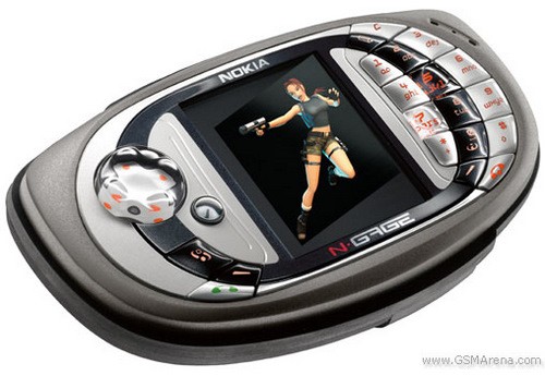 Nokia N-Gage Ra mắt vào năm 2004, Nokia N-Gage QD là bản nâng cấp của Nokia N-Gage Classic. Cả hai có thể là những điện thoại duy nhất của Nokia mà trong tên gọi không xuất hiện những con số và mục tiêu chung là những game thủ mong muốn được thử sức mình trong lĩnh vực game mobile.